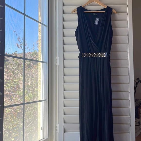 Jumper size M sleeveless belt waist, Sexy V neck, lining inside shorts - Picture 3 of 16